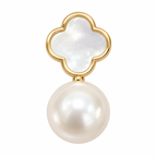 Clover Pearl Stud Earrings - close detail