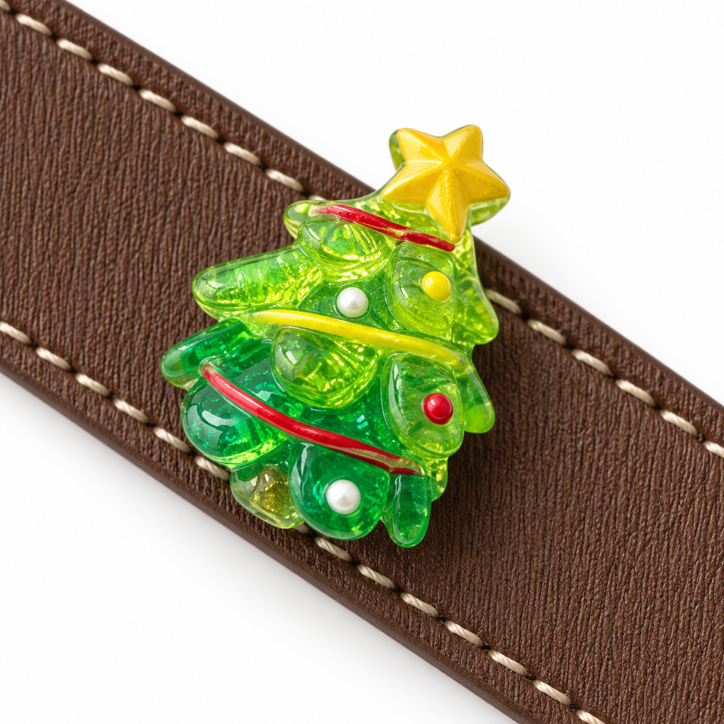Evergreen Christmas Cocoa Beaded Pet Collar - central decorative accent detail