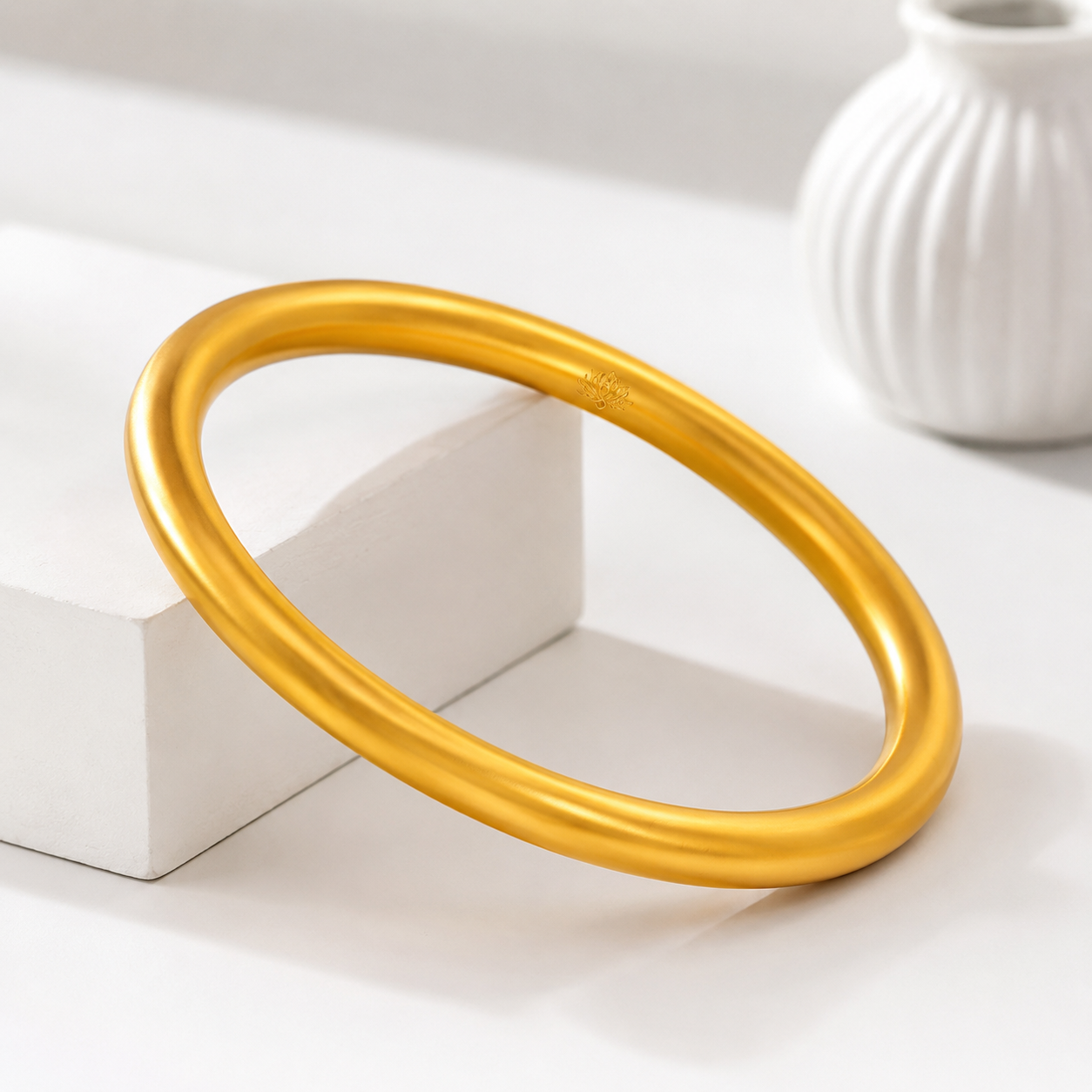 Golden sandgold bangle standing on white display block
