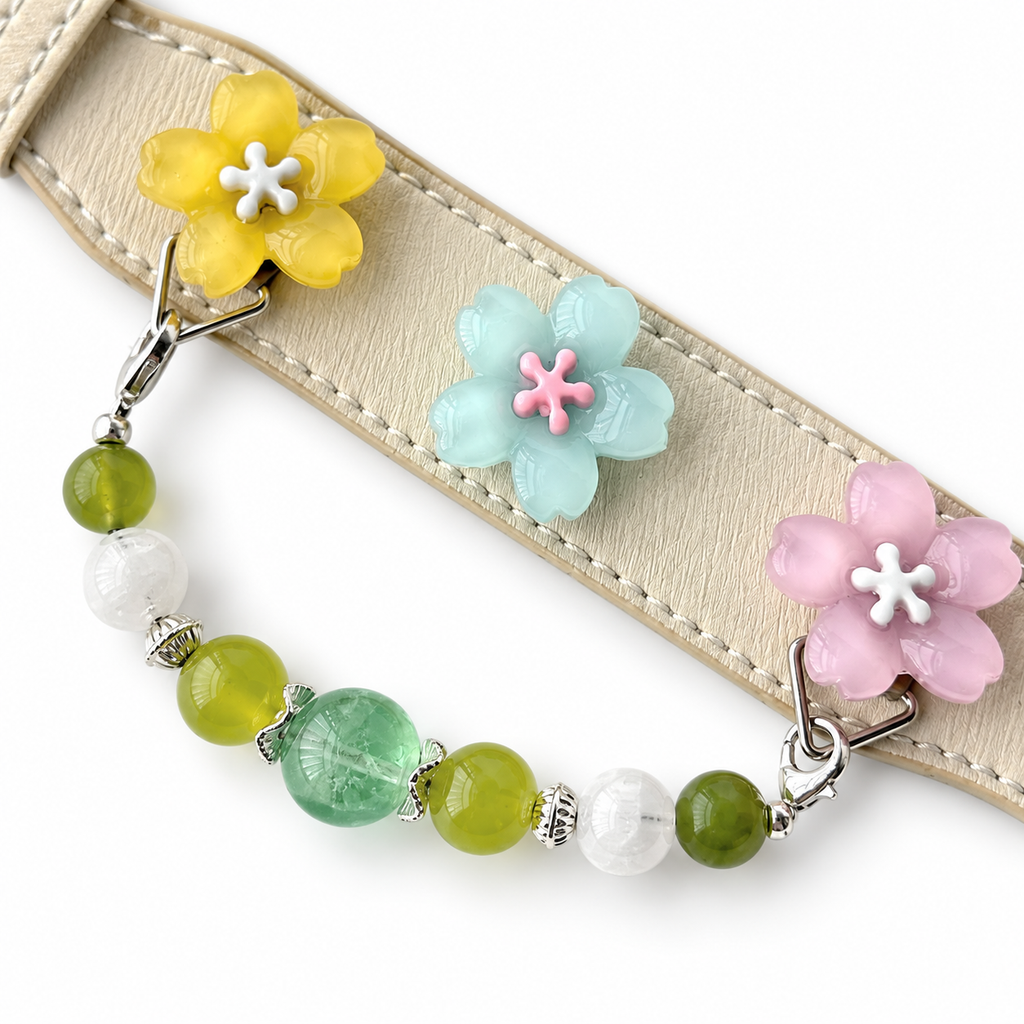 Green Meadow Blossom Beaded Pet Collar - central bead detail