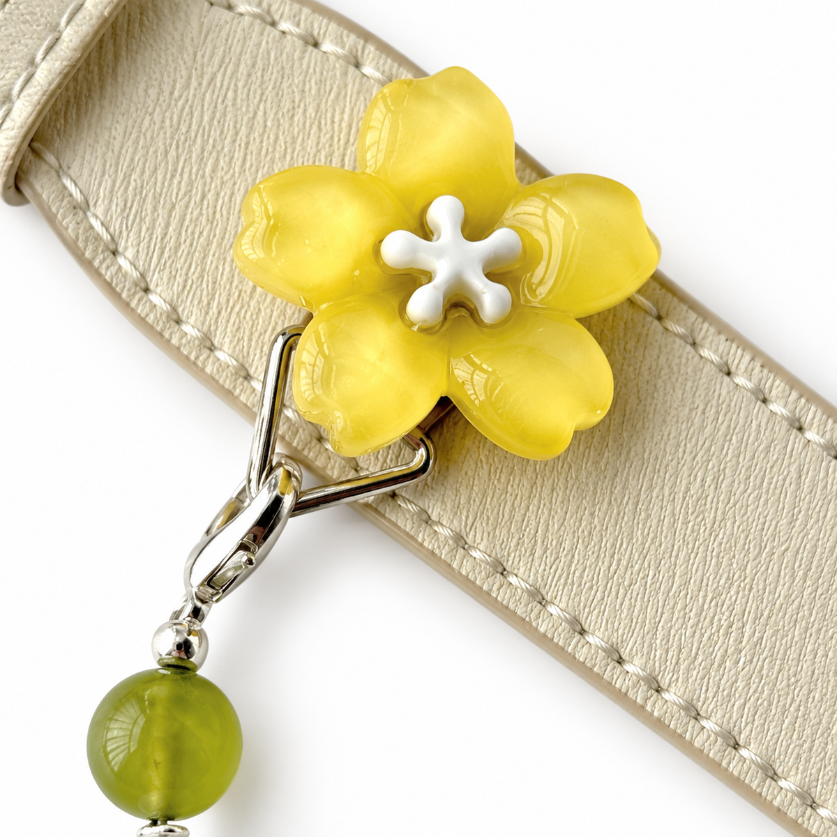 Green Meadow Blossom Beaded Pet Collar - flower and clasp detail