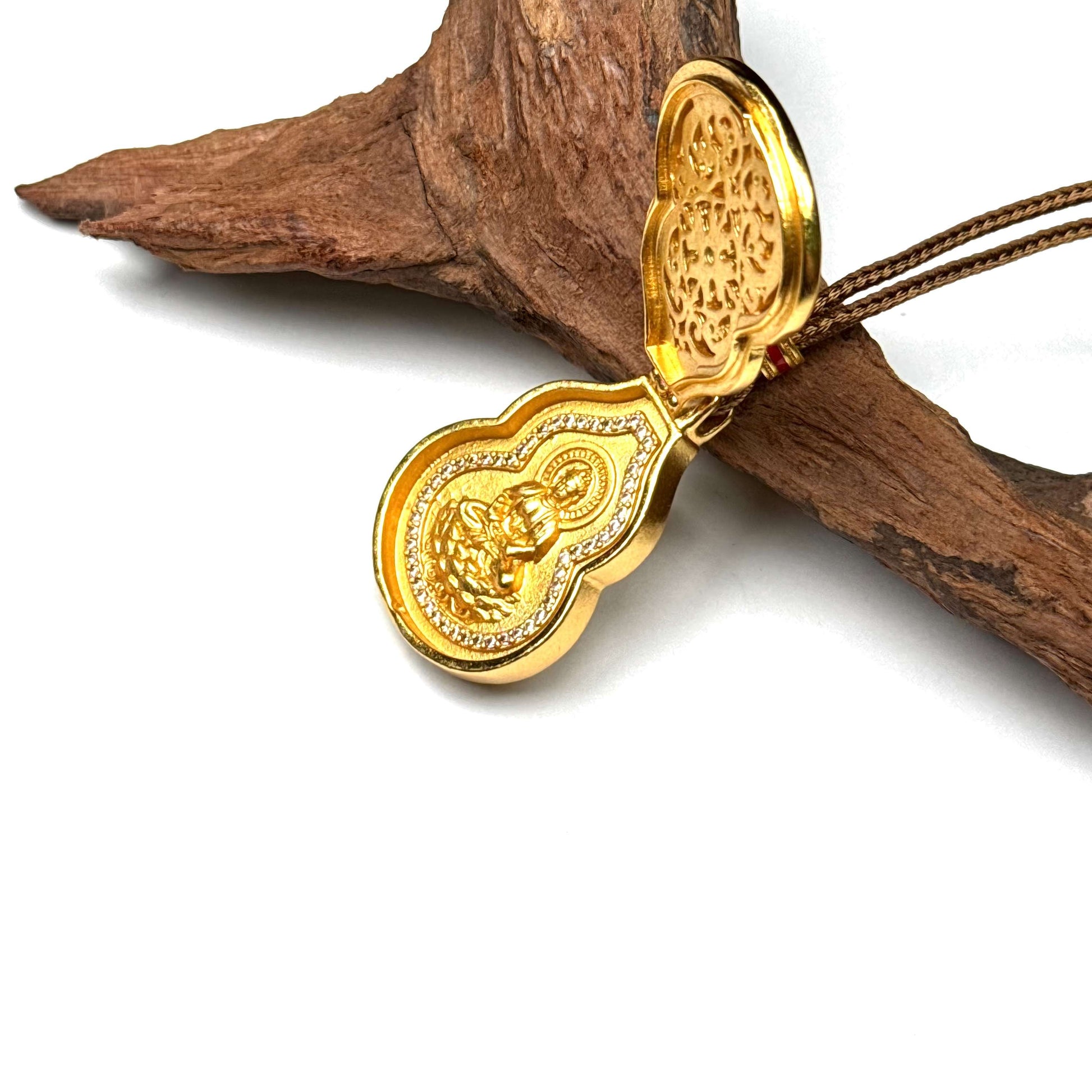 A luxurious sand gold Hulu gourd wealth amulet with crystal rhinestones resting elegantly on rustic driftwood for a serene Zen look.